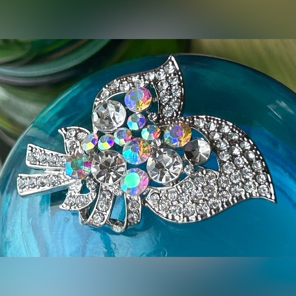 Vintage Leaf & Flowers Aurora Borealis Rhinestone Brooch Measures approximately - Picture 2 of 7